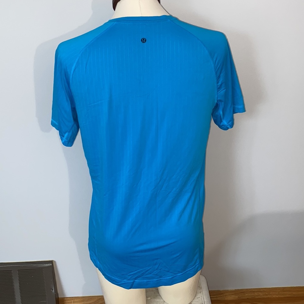 Lululemon Mens V Neck Tee - Picture 7 of 14